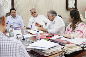 Reunión del Gobernador Eduardo Verano con el Superintendente de Servicios públicos.
